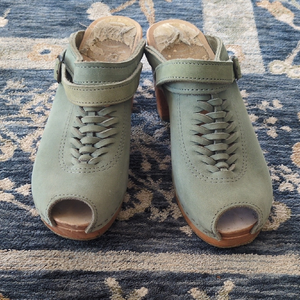 No. 6 Green Peep Toe Mules